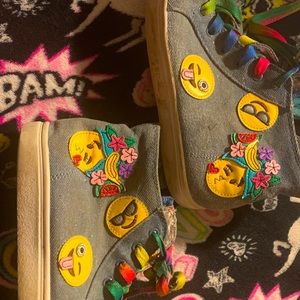 Steve Madden Girls size 1 shoes cute lol emojis 😍